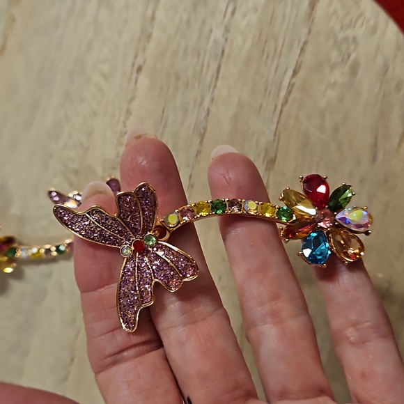 Pinky purple butterflies and multicolored rhinestone flower dangle earrings - Picture 4 of 6